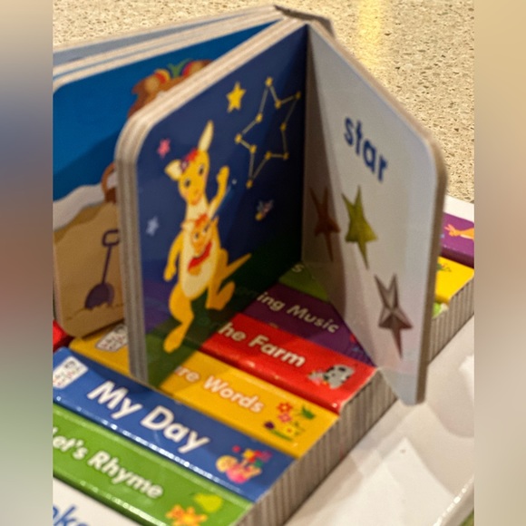 Baby Einstein 12 Board Books by PI LTD. Children's Features colors,music,animals - Picture 4 of 15